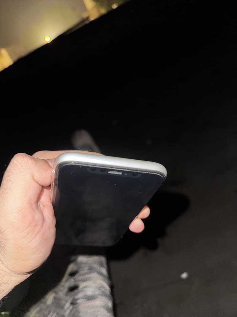 Apple iPhone 11 3