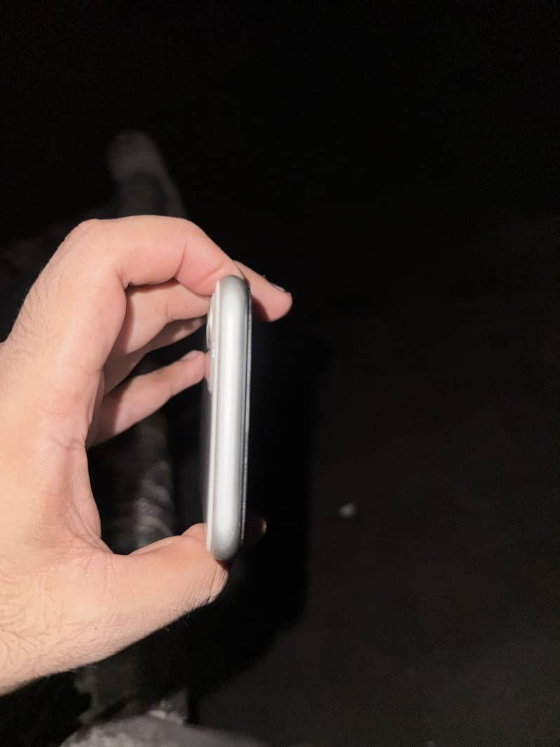 Apple iPhone 11 5