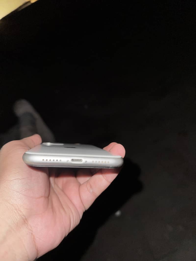 Apple iPhone 11 7