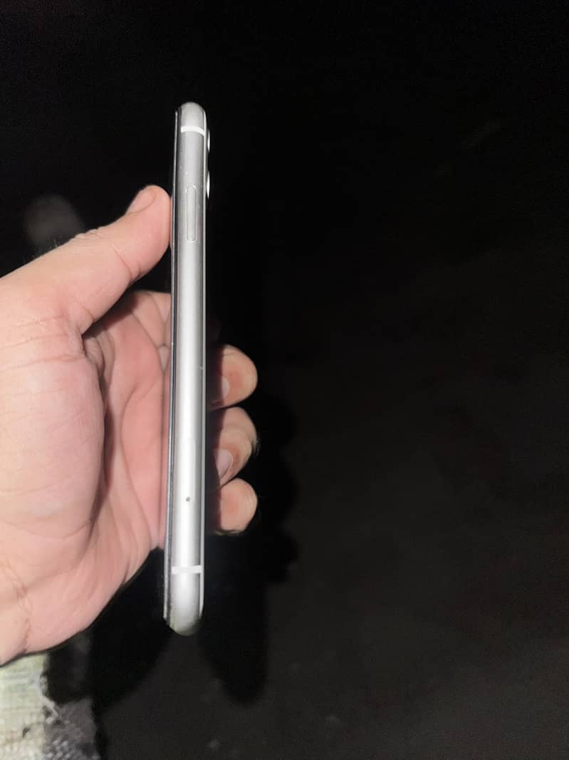 Apple iPhone 11 8