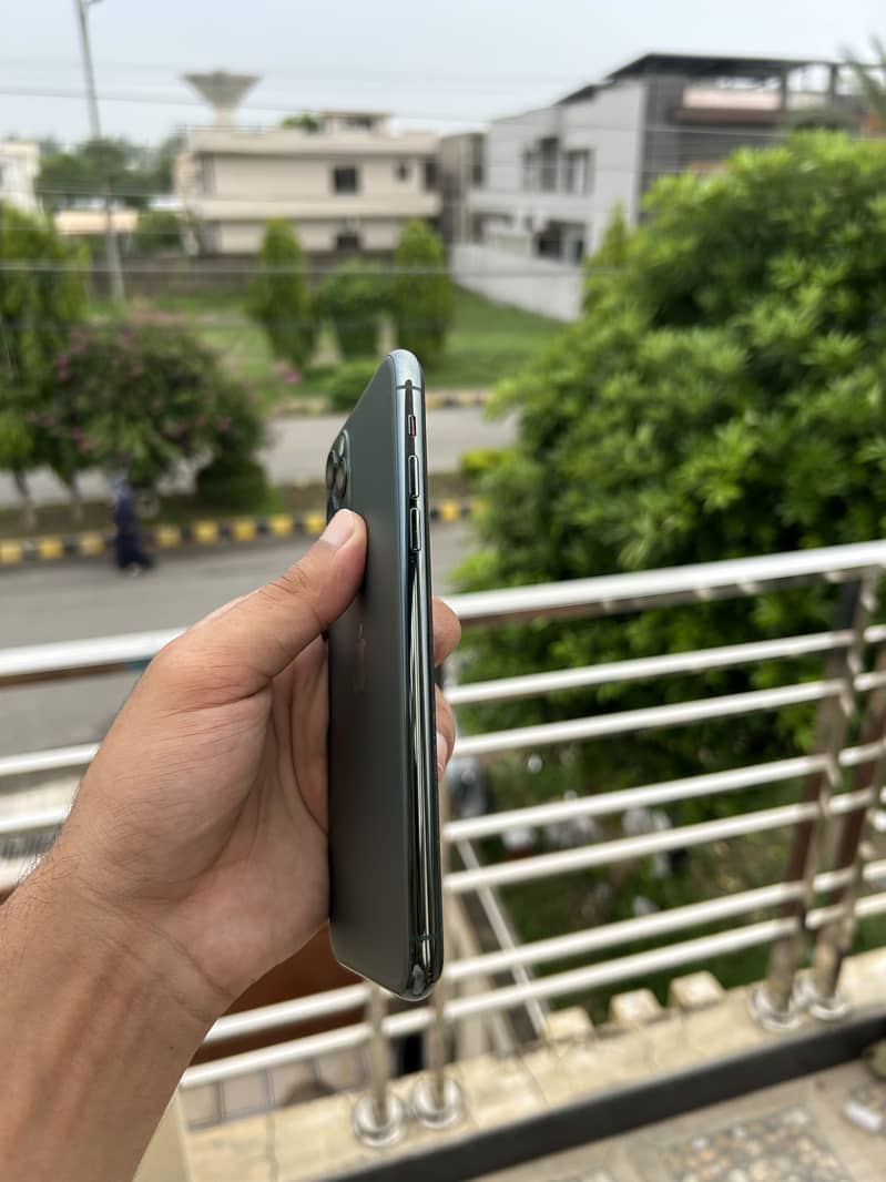 Apple iPhone 11 Pro Max 1