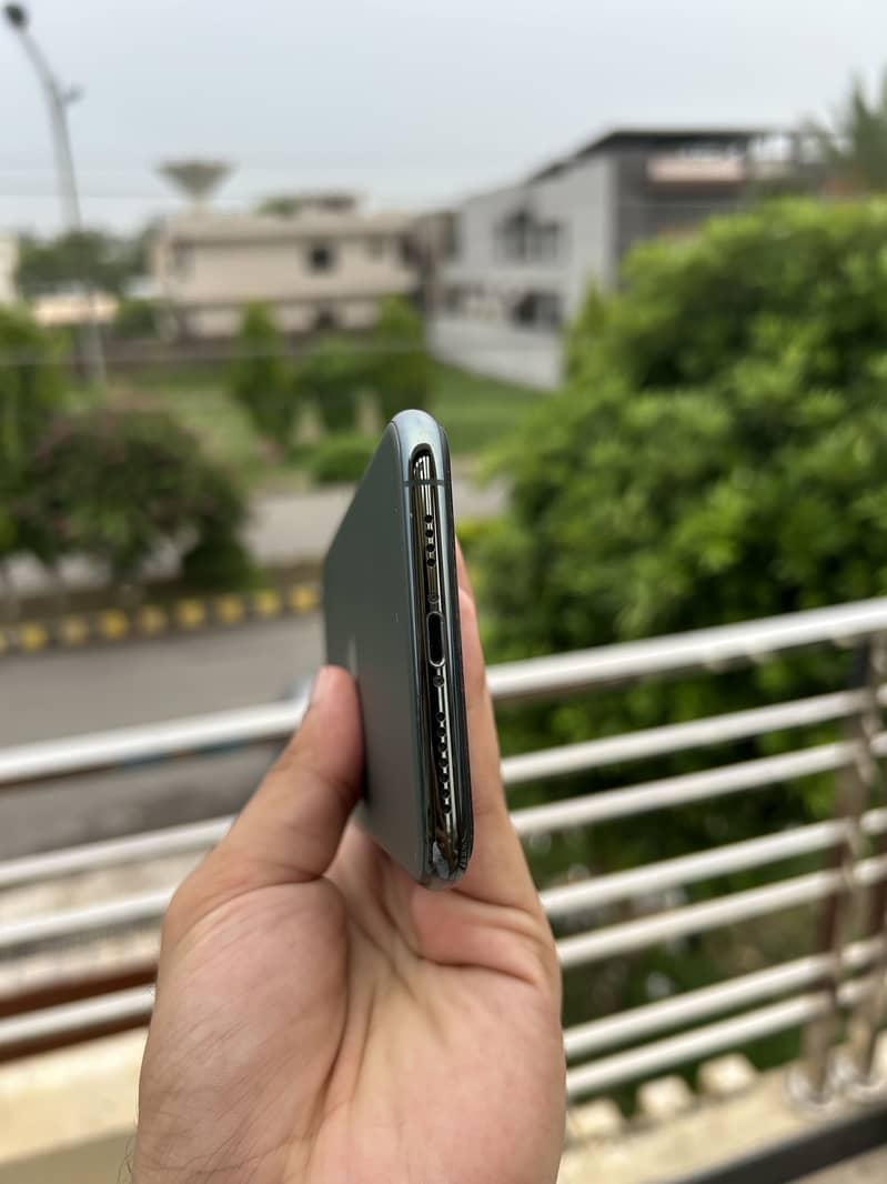 Apple iPhone 11 Pro Max 3