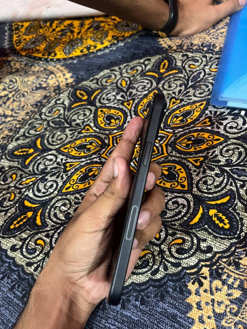 Apple iPhone 15 plus 2