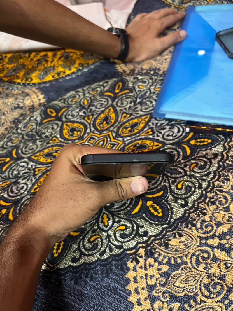 Apple iPhone 15 plus 4