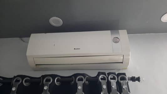 gree 1 ton ( not working )