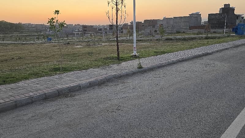 5 Marla Corner Ready To Construct Plot 10
