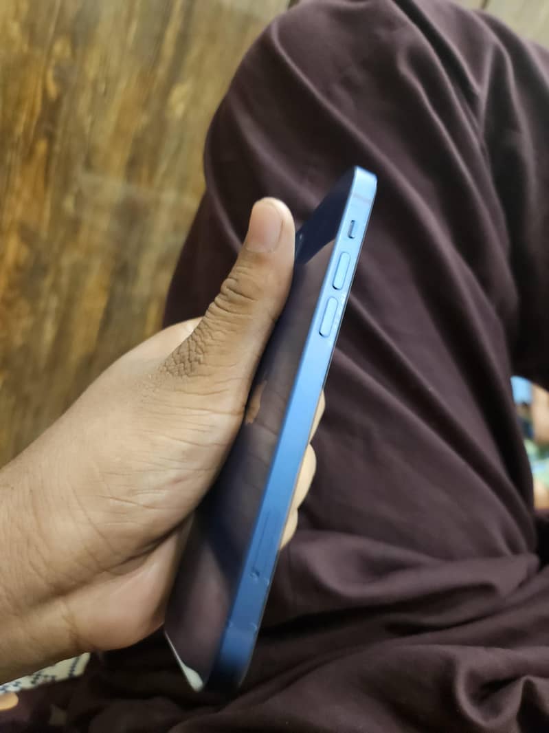 Apple iPhone 12 1