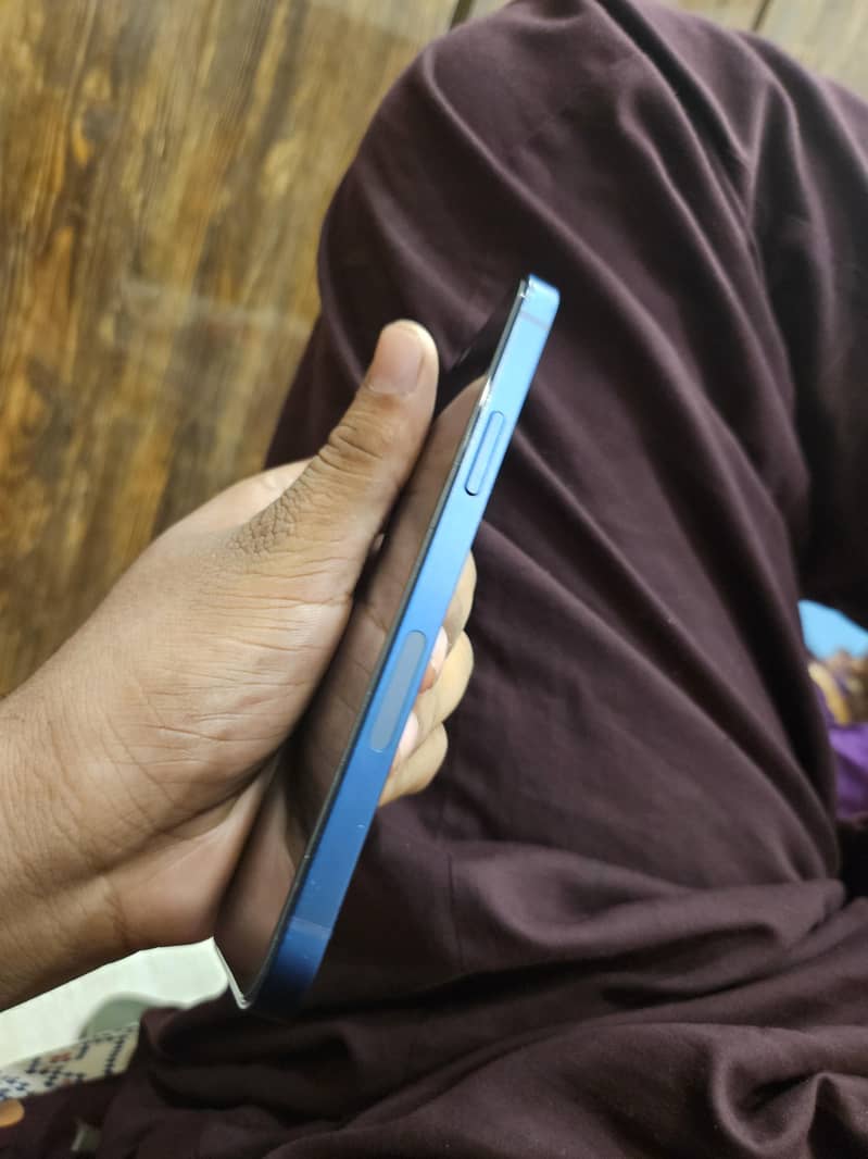Apple iPhone 12 3