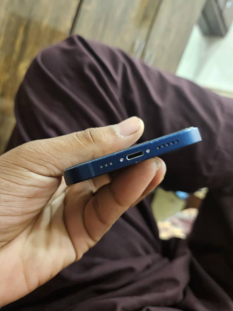 Apple iPhone 12 6