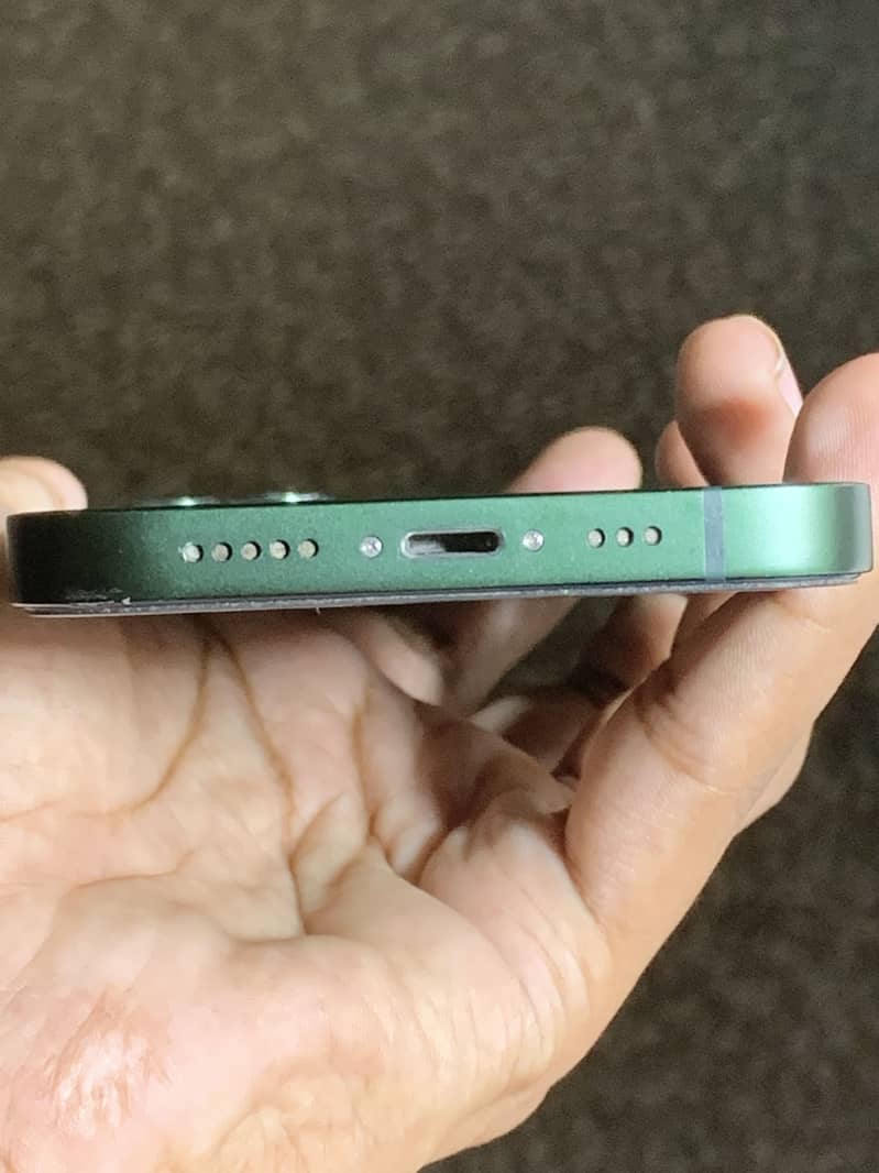 Apple iPhone 13 0