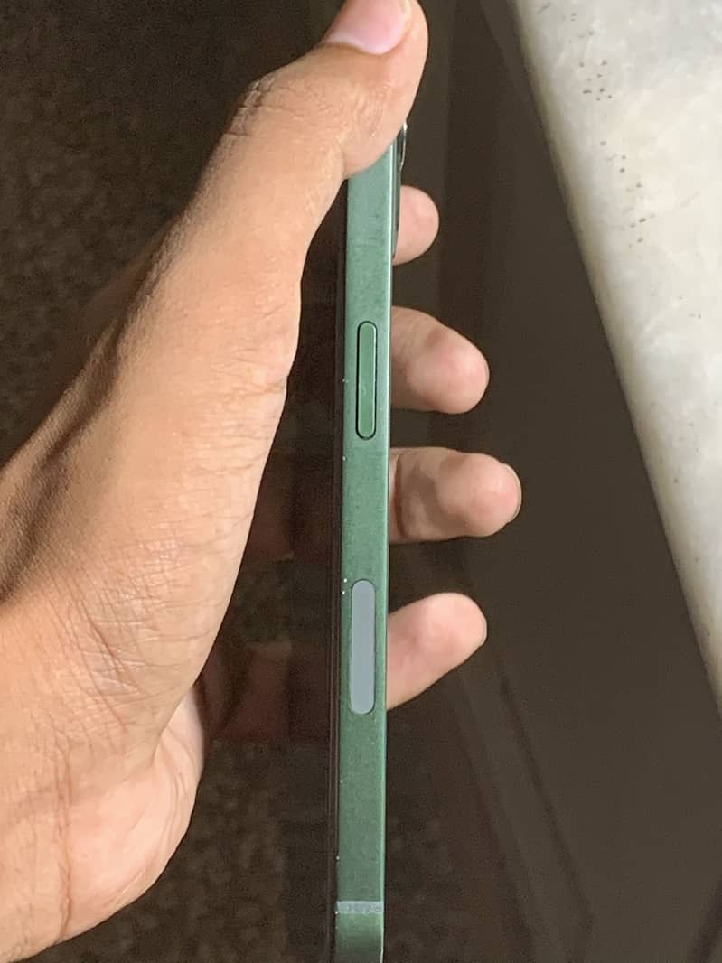 Apple iPhone 13 6