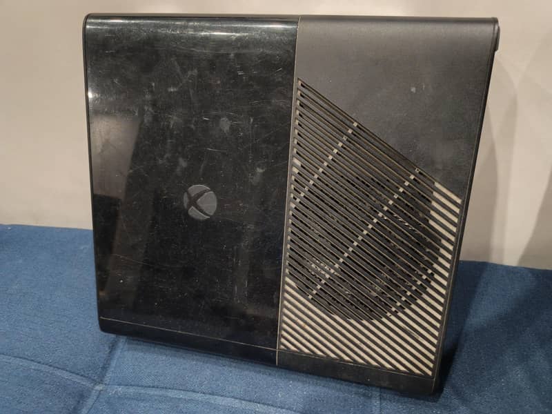 Xbox 360 E 0