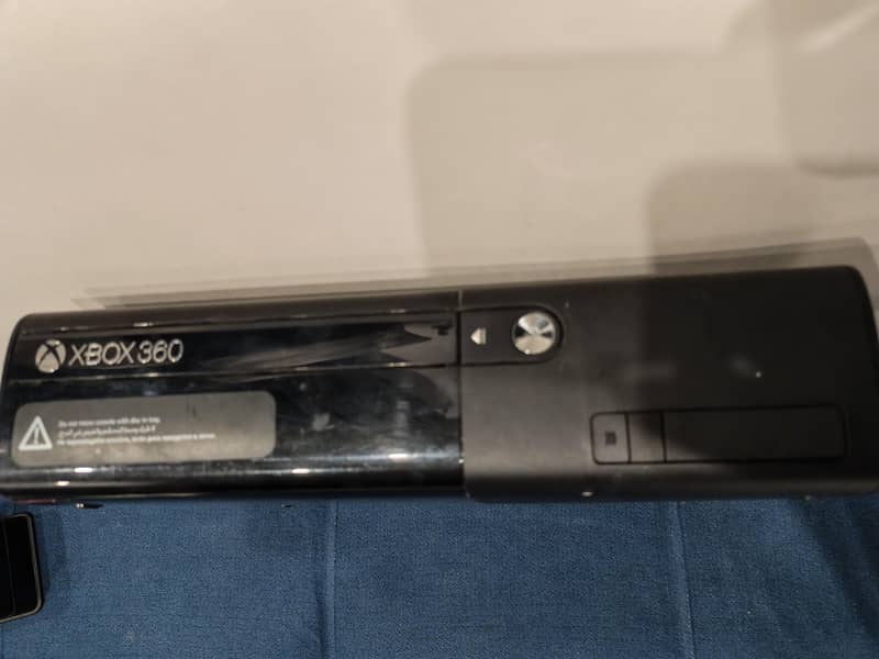 Xbox 360 E 1