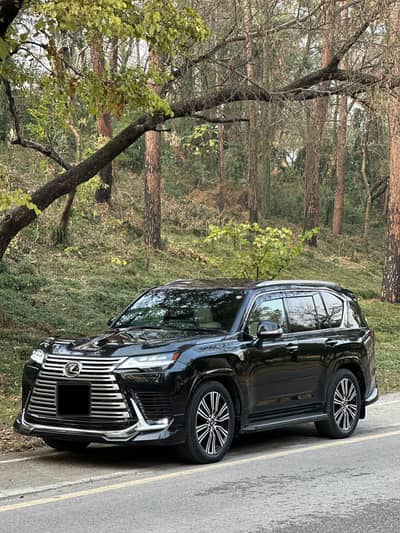 Lexus LX Series 2022