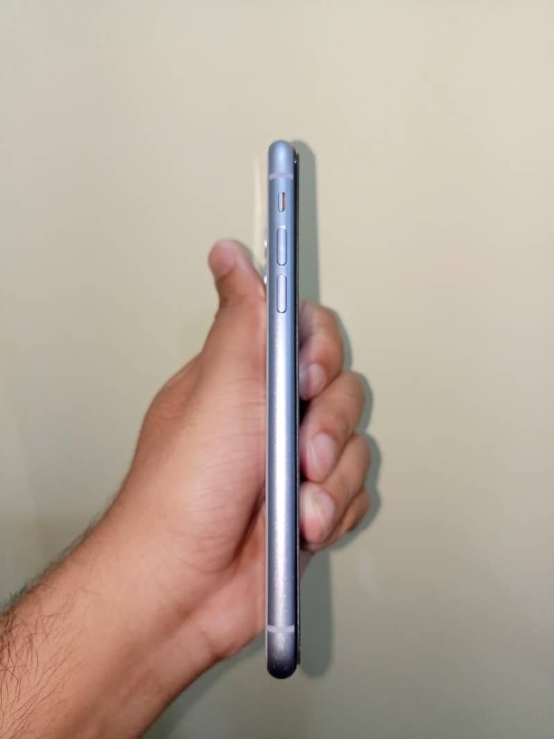 Apple iPhone 11 3
