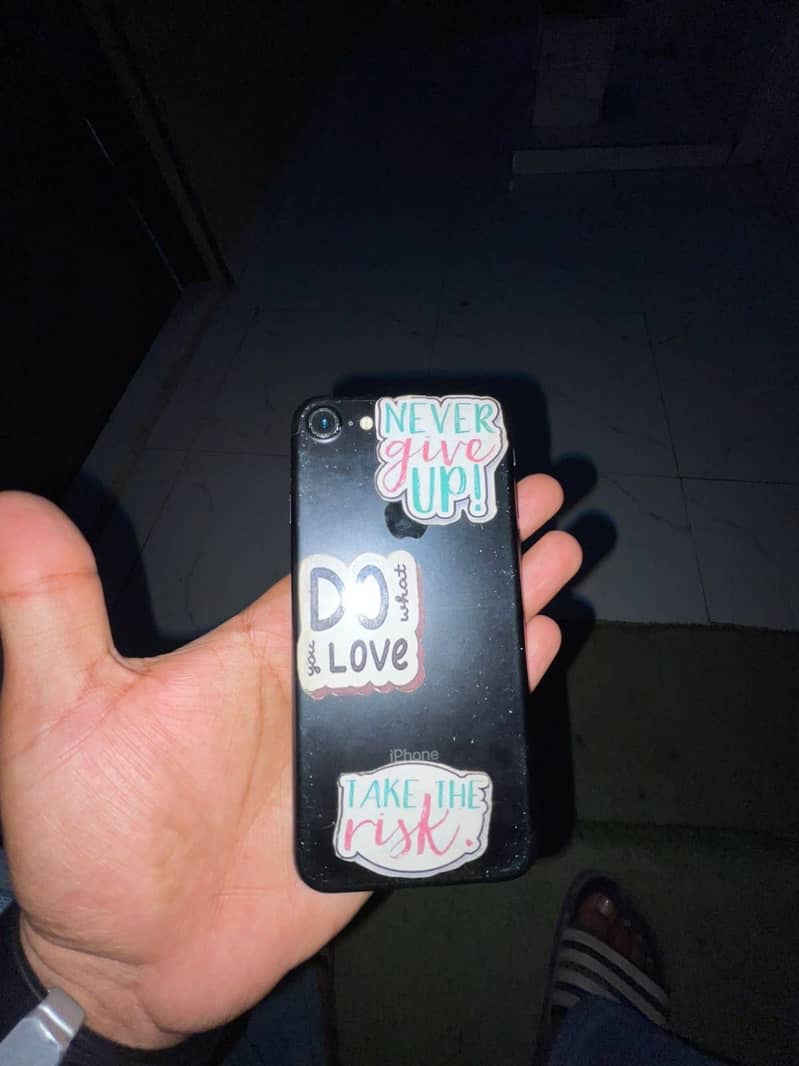 Apple iPhone 7 0