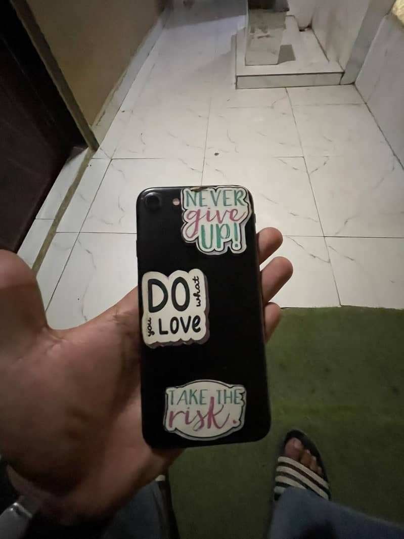 Apple iPhone 7 1