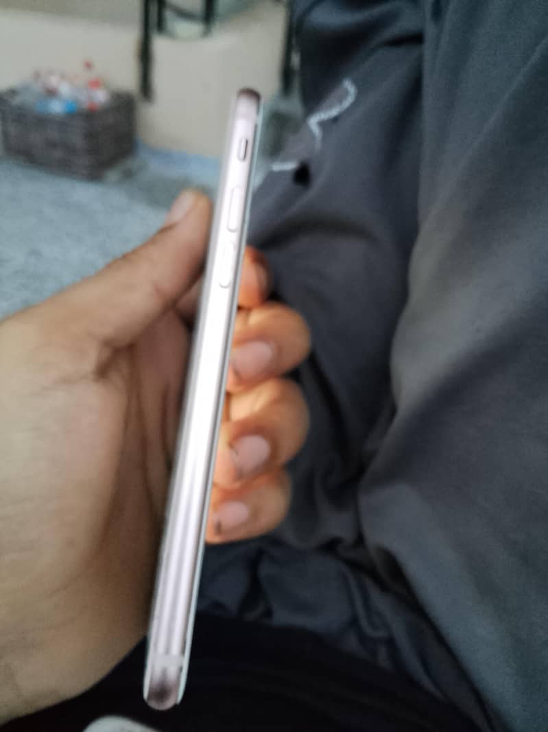 Apple iPhone 8 3