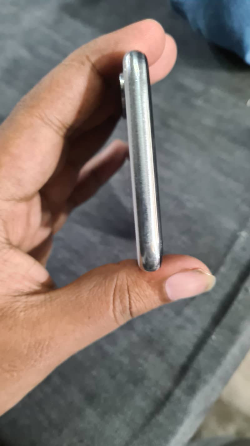 Apple iPhone X 3