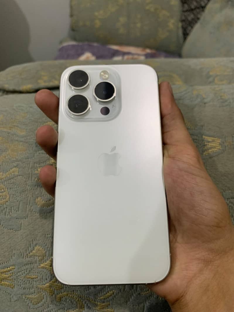 Apple iPhone 15 Pro 0