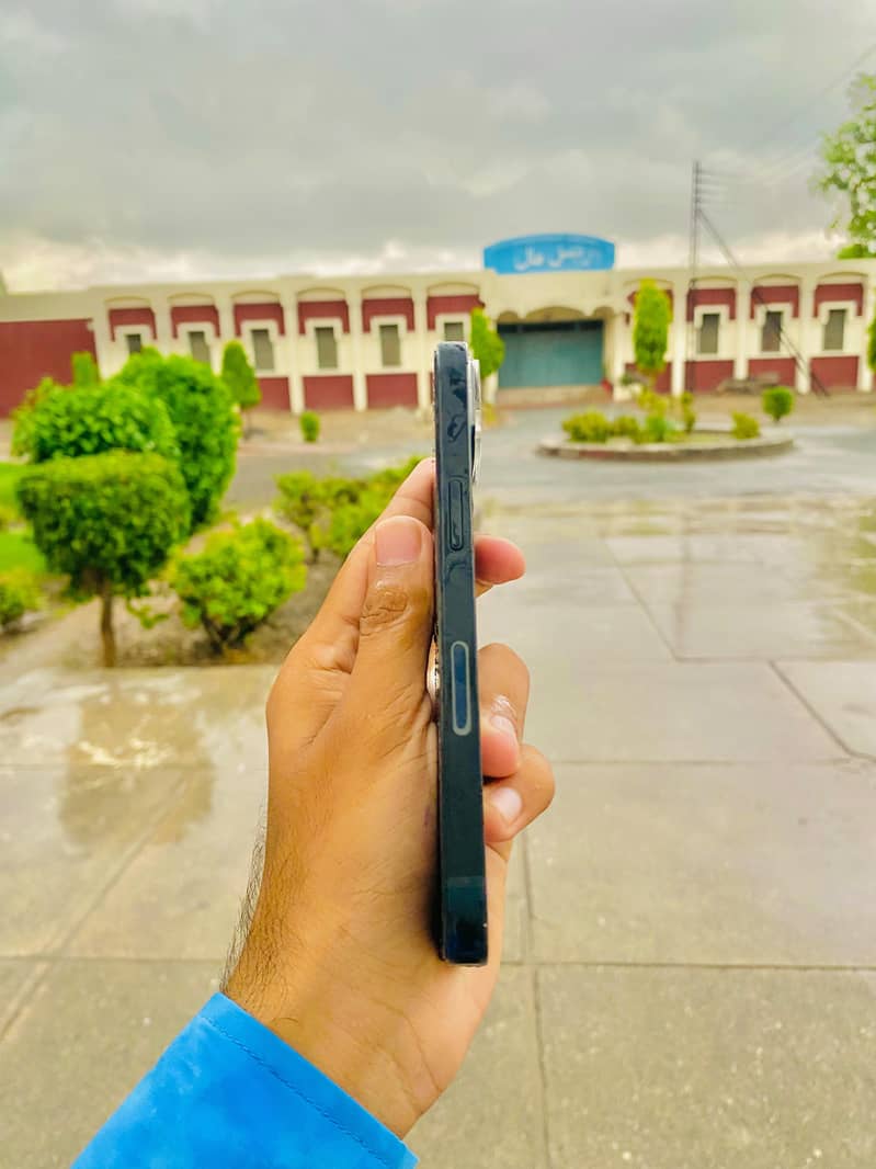 Apple iPhone 13 6