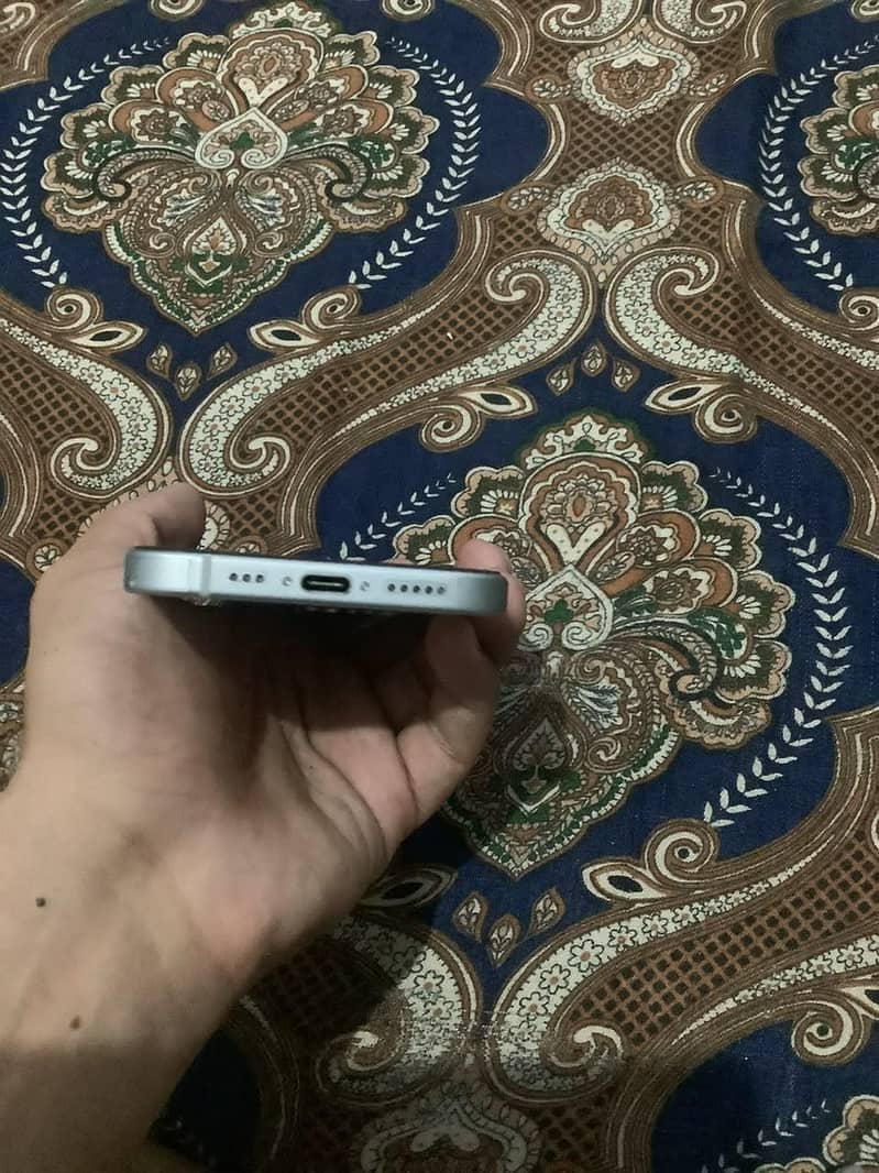 Apple iPhone 15 2