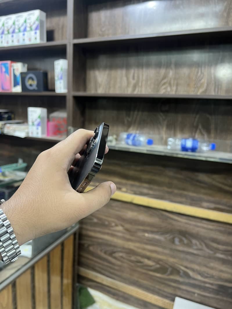 Apple iPhone 13 Pro 0