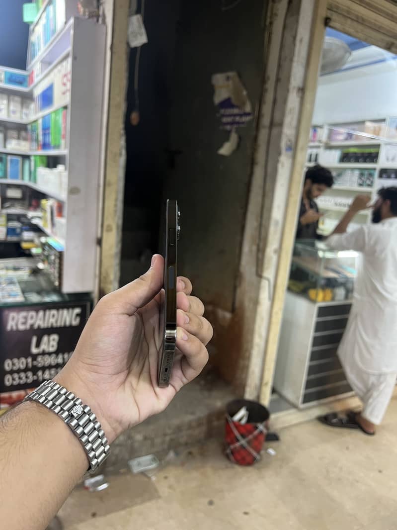 Apple iPhone 13 Pro 1