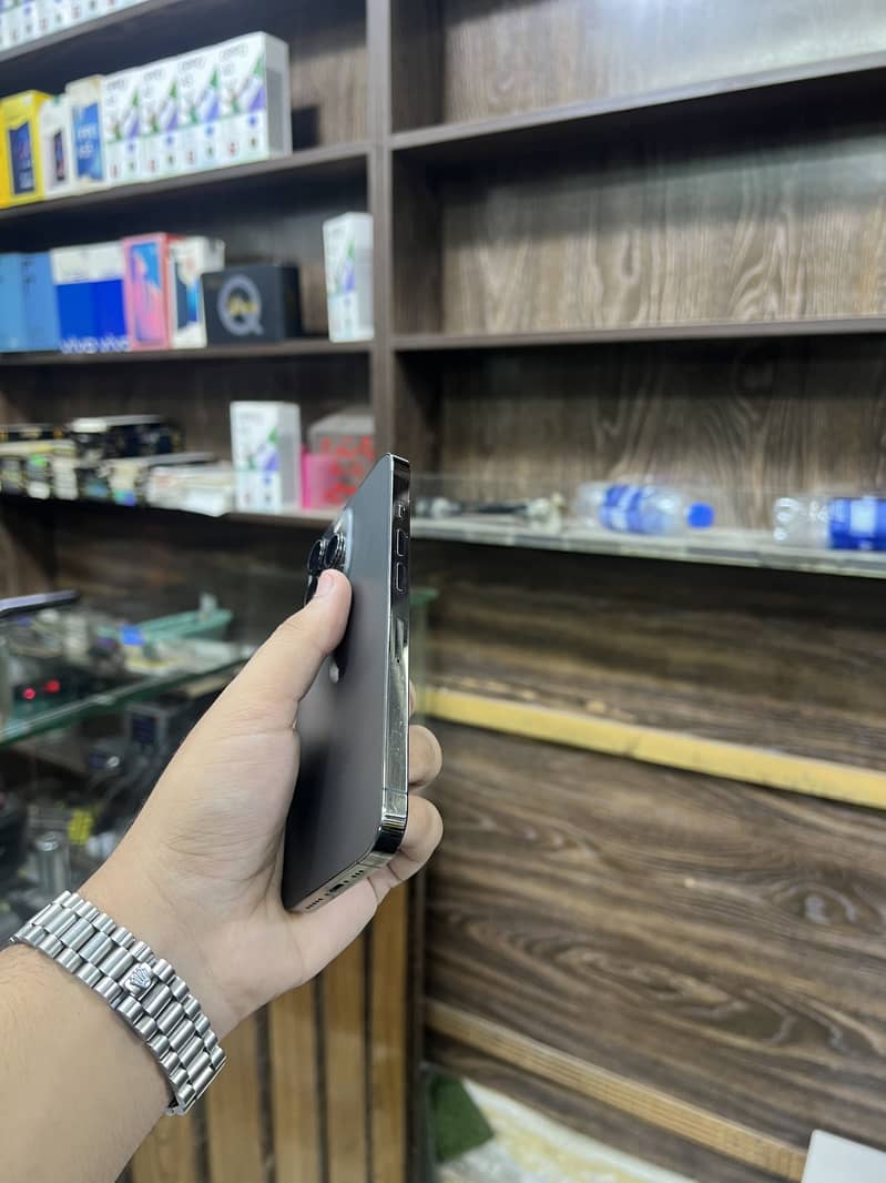 Apple iPhone 13 Pro 3