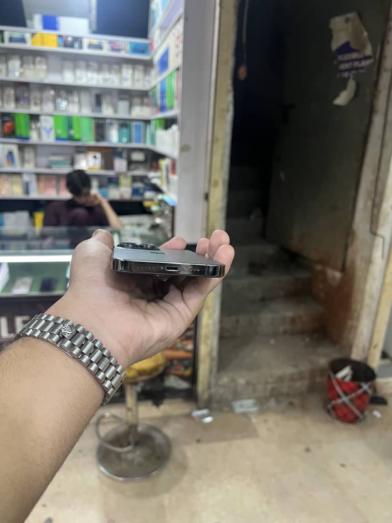 Apple iPhone 13 Pro 4