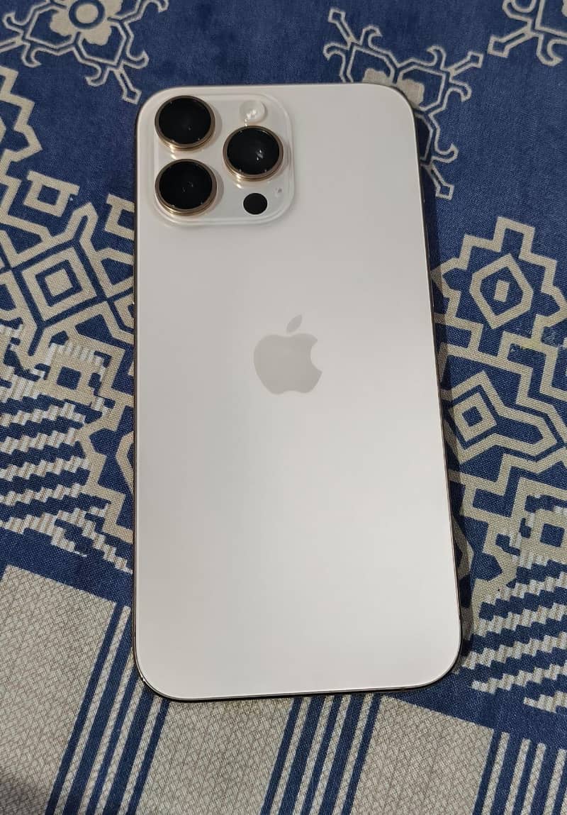 Apple iPhone 16 Pro Max 1
