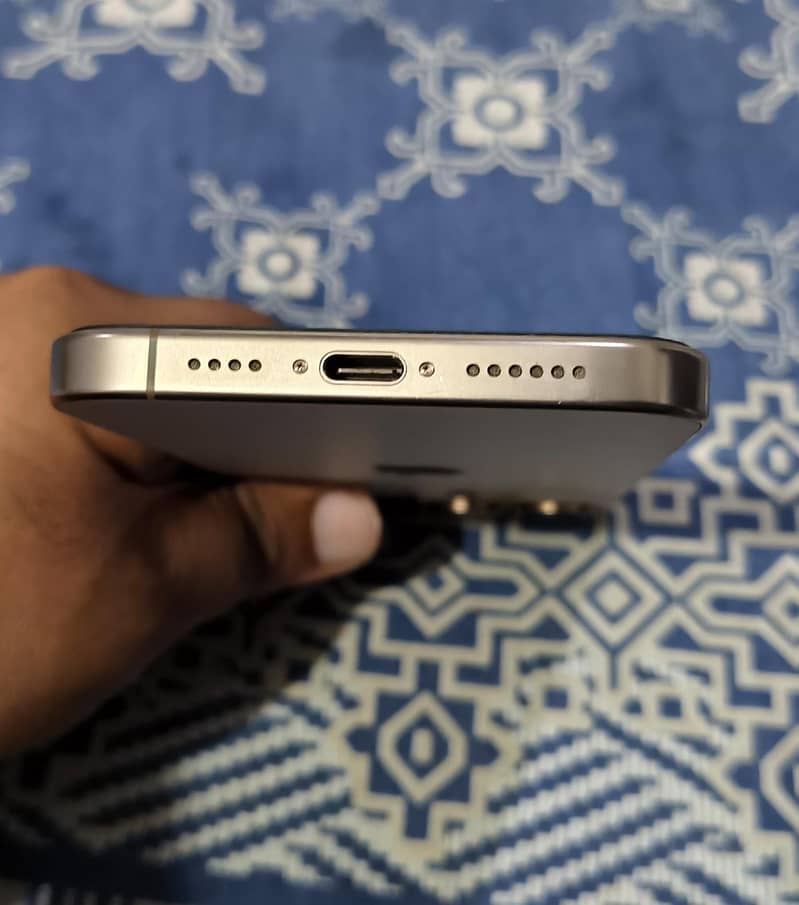 Apple iPhone 16 Pro Max 3