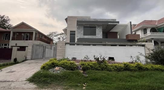 F-10 Separate Gate 4 Bedroom Upper Portion Available For Rent Beautiful Location