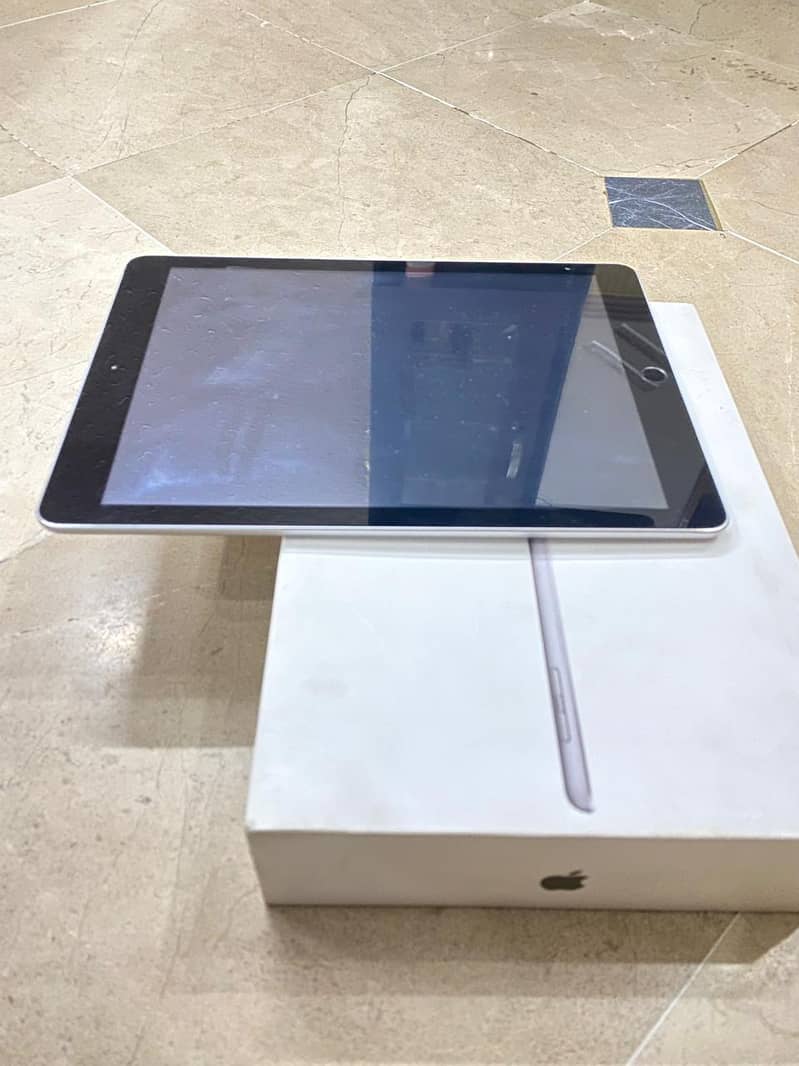 iPad 6th Gen – Original & Fully Functional 1