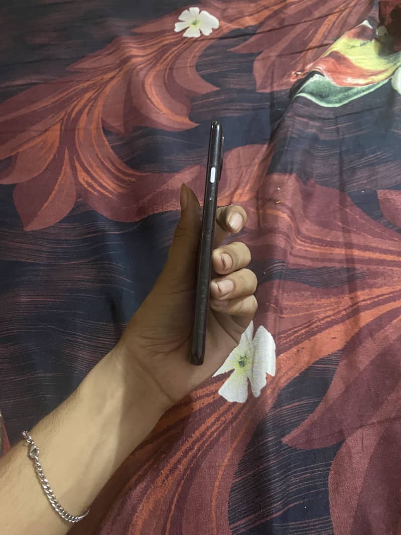 Google Pixel 4a 5