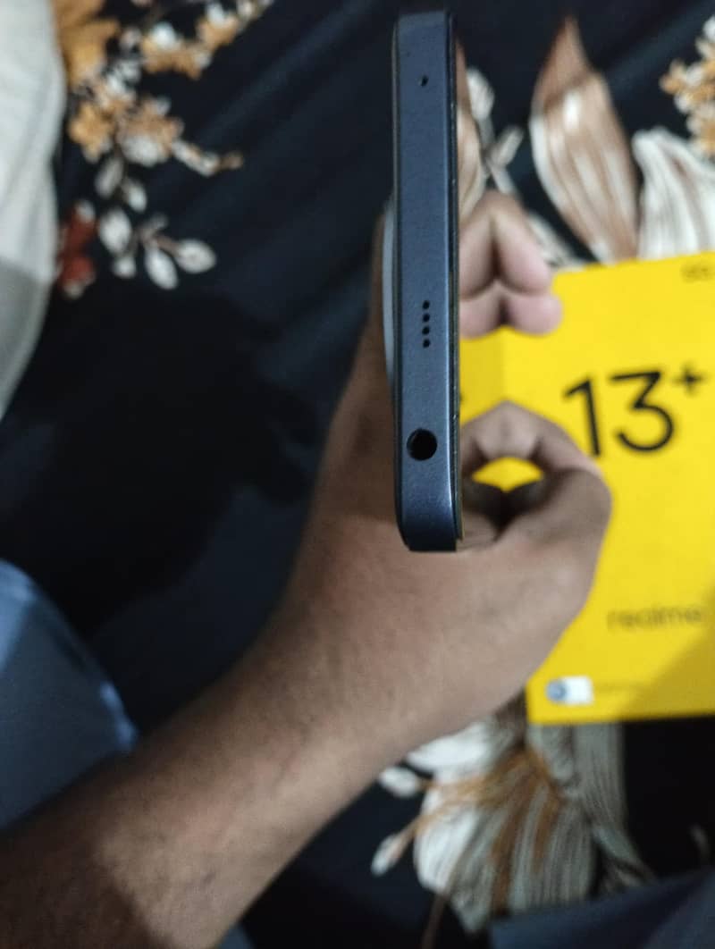 Realme 13 Plus 4