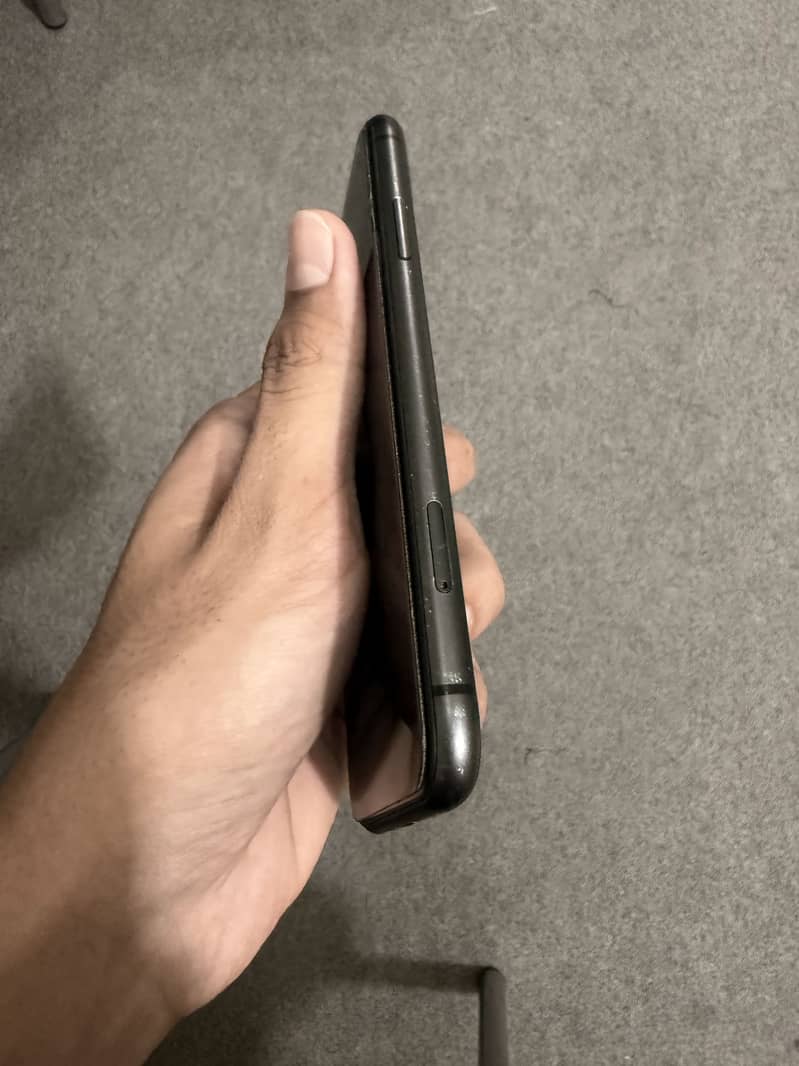 Apple iPhone 11 3