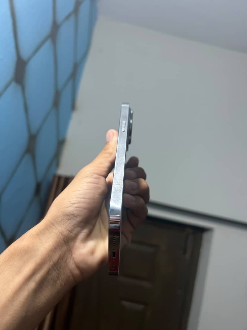 Apple iPhone 14 Pro Max 9