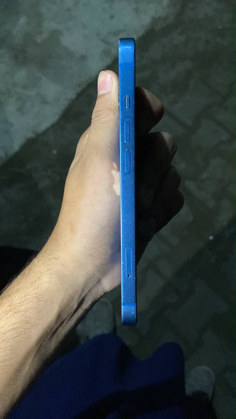 Apple iPhone 13 2