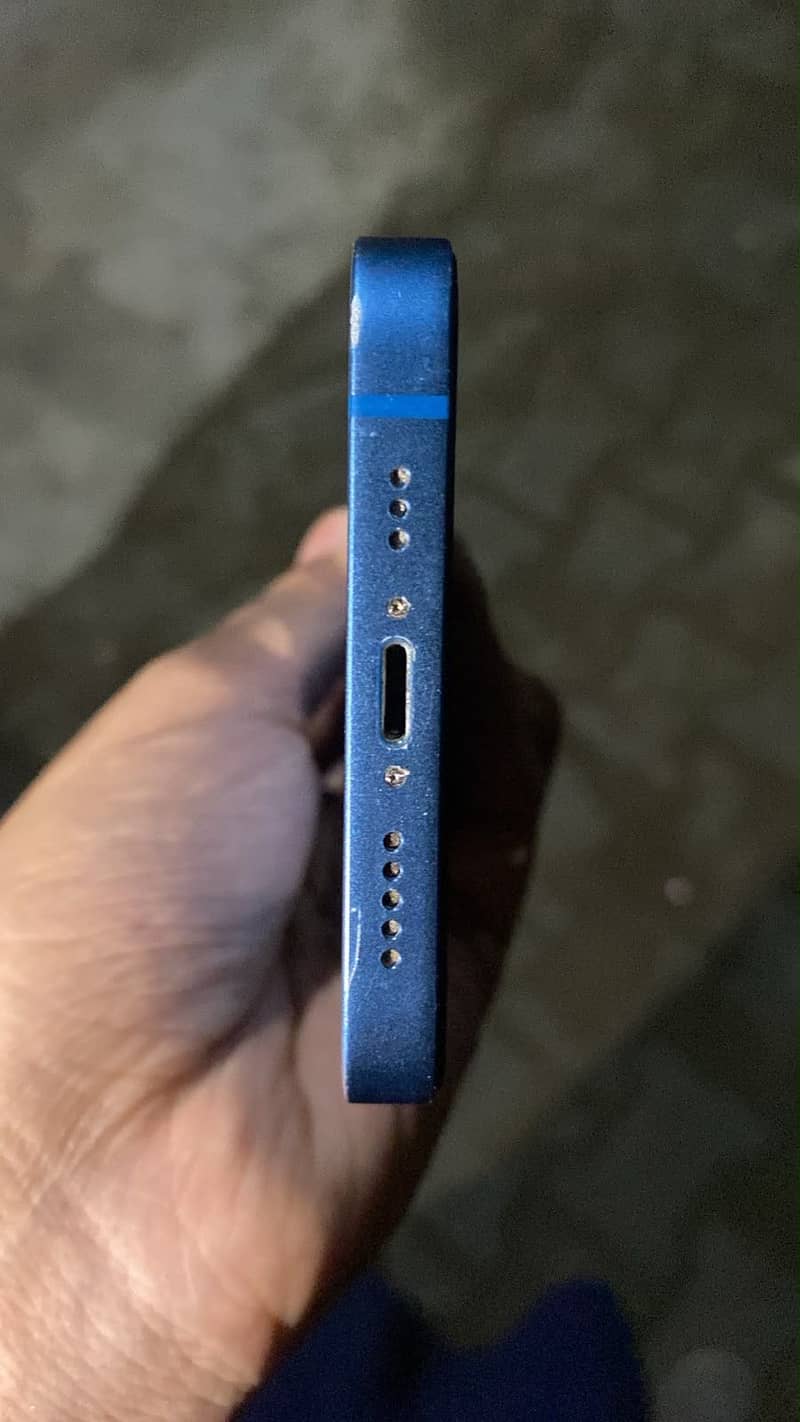 Apple iPhone 13 4