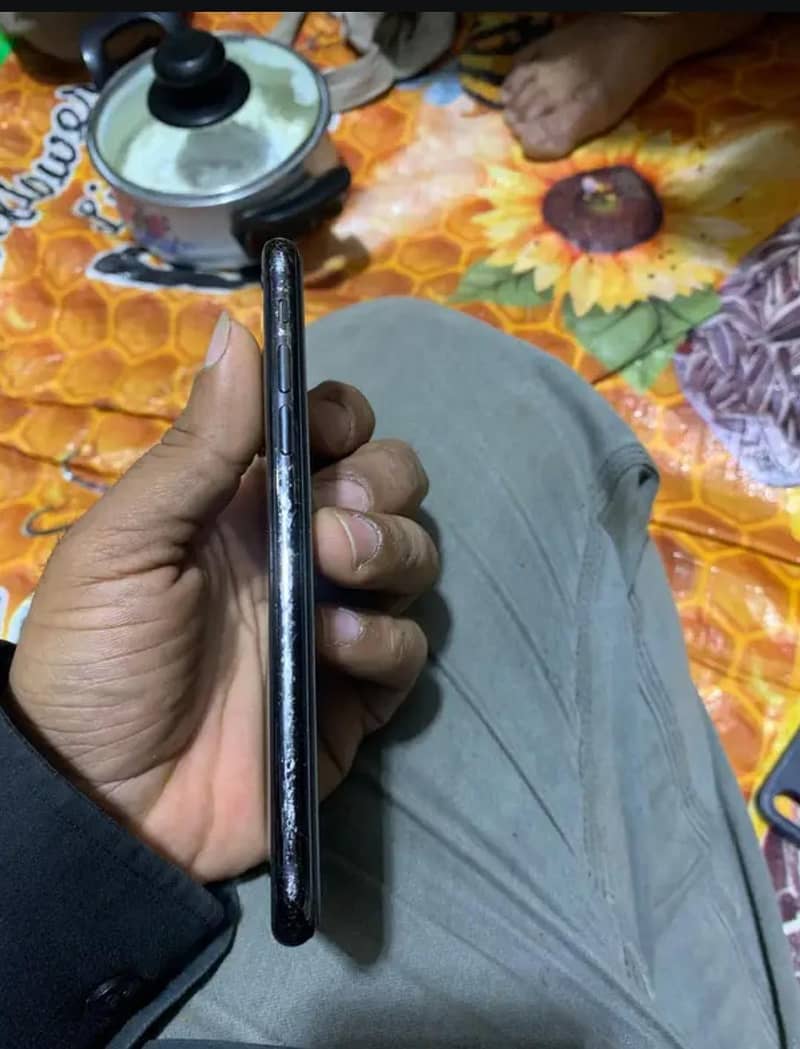 Apple iPhone X 3