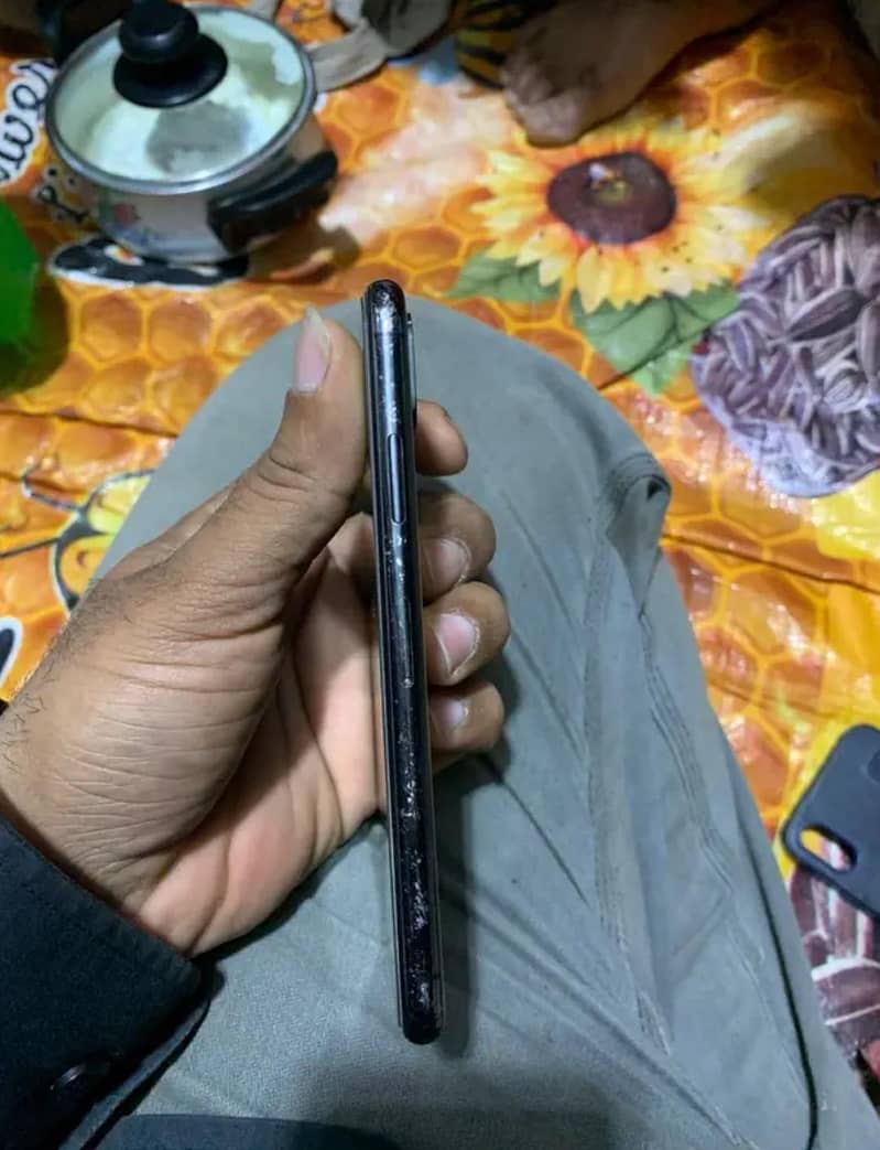 Apple iPhone X 4