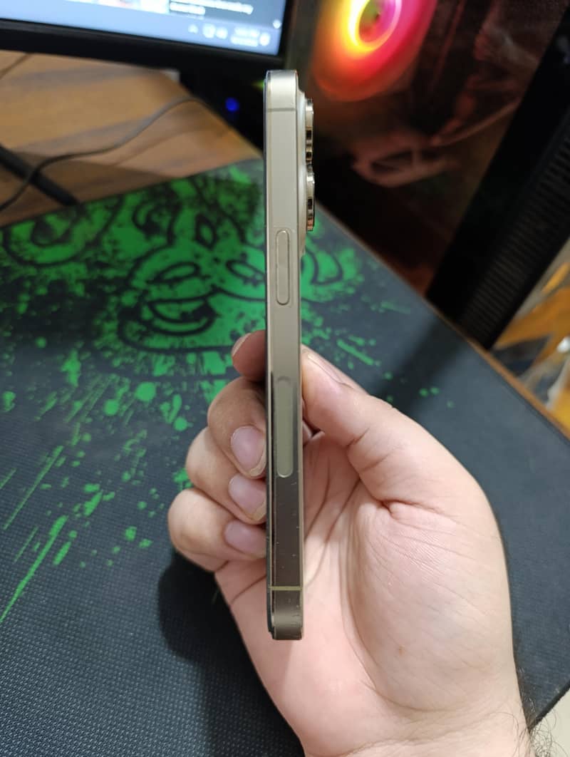 Apple iPhone 14 Pro 2