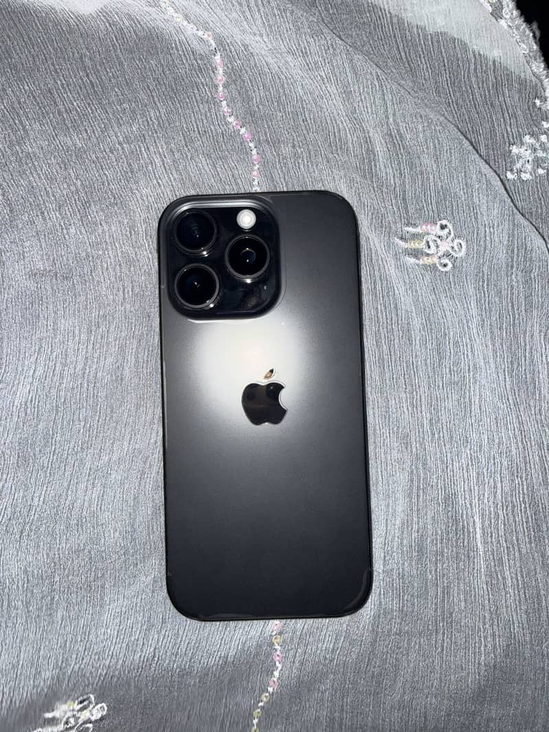 Apple iPhone 16 Pro 0