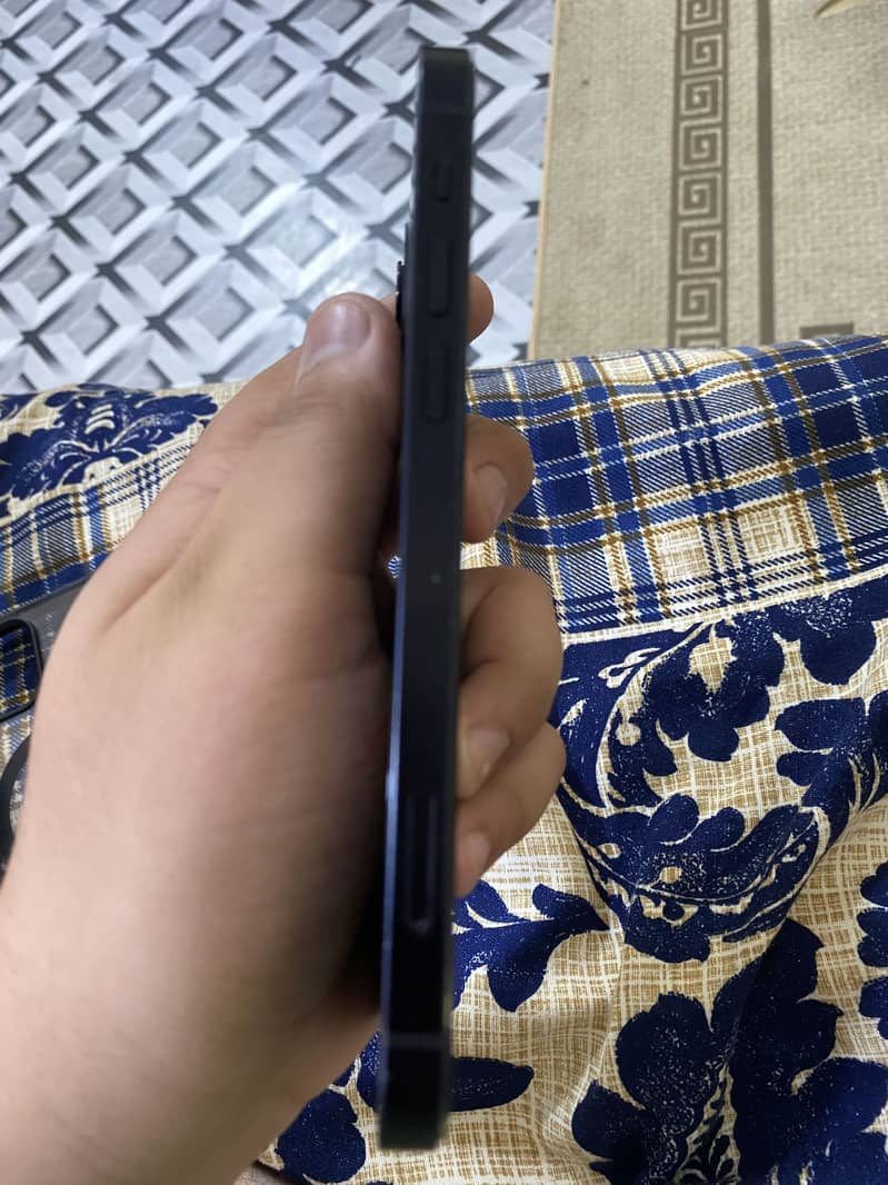 iPhone 12 7