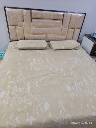 king size bed with mattress