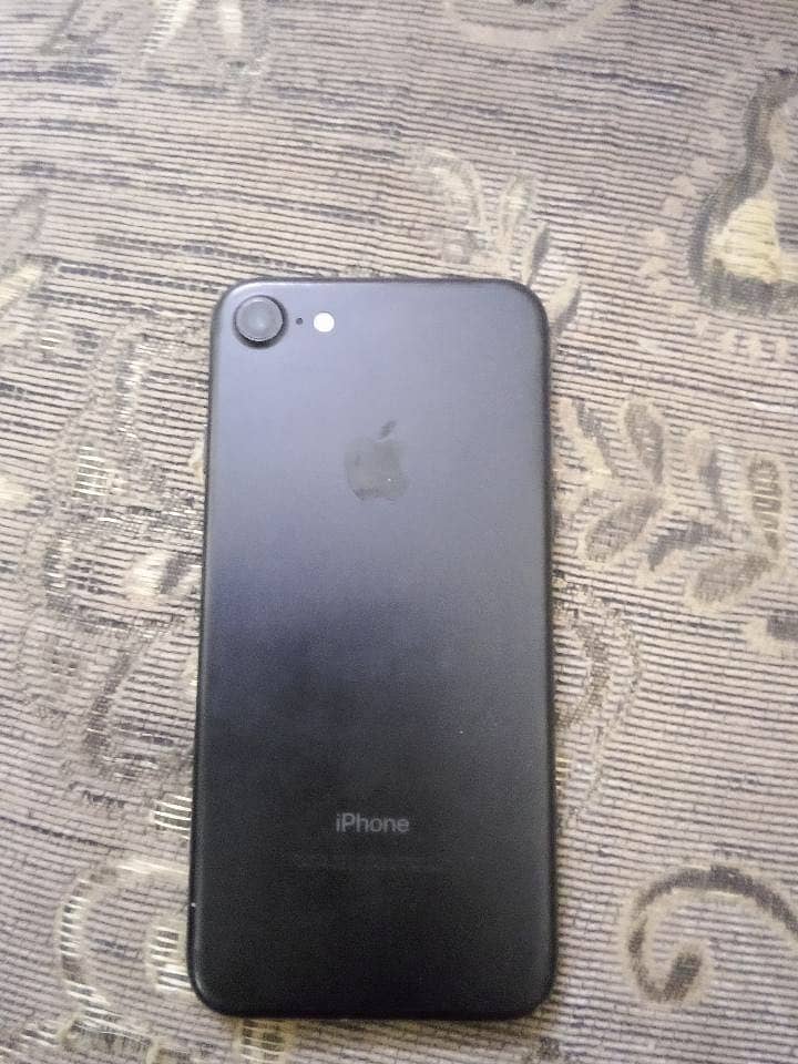Apple iPhone 7 0