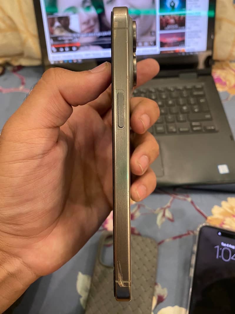 Apple iPhone 15 Pro Max 3