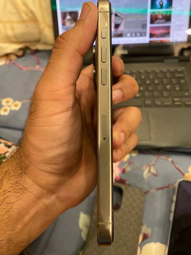 Apple iPhone 15 Pro Max 5