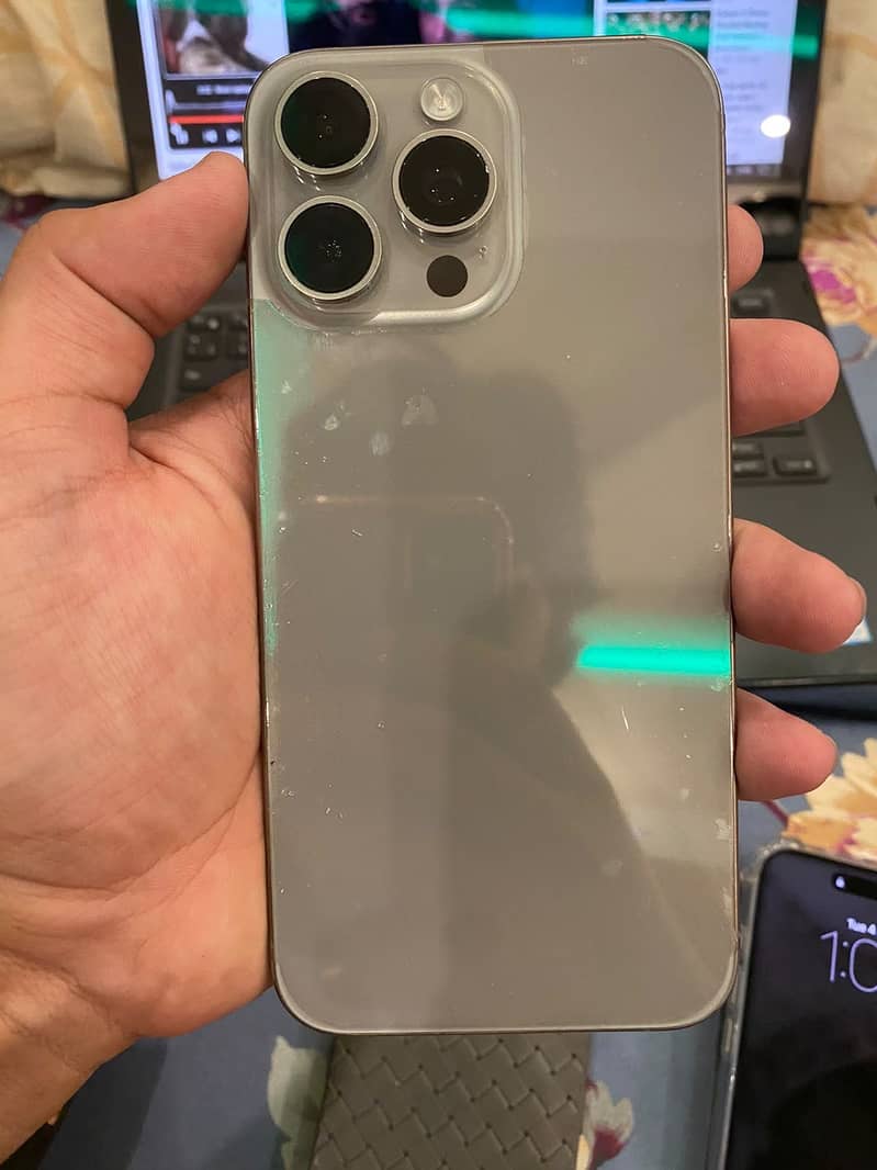 Apple iPhone 15 Pro Max 6